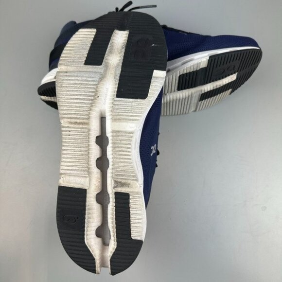 On Cloudnova Sneaker in Navy/White - Picture 6 of 6